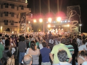 Il pubblico in piazza applaude entusiasta