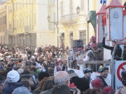 Tanta gente lungo Corso II Giugno