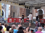 Macrì della Banda Osiris esulta sul palco!