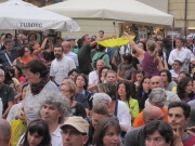 Colletta tra il pubblico per l\'asta della collana da donare alla madre di Elisa claps