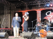 Laralù e Big Sandy presentano dal palco del Summer Jamboree