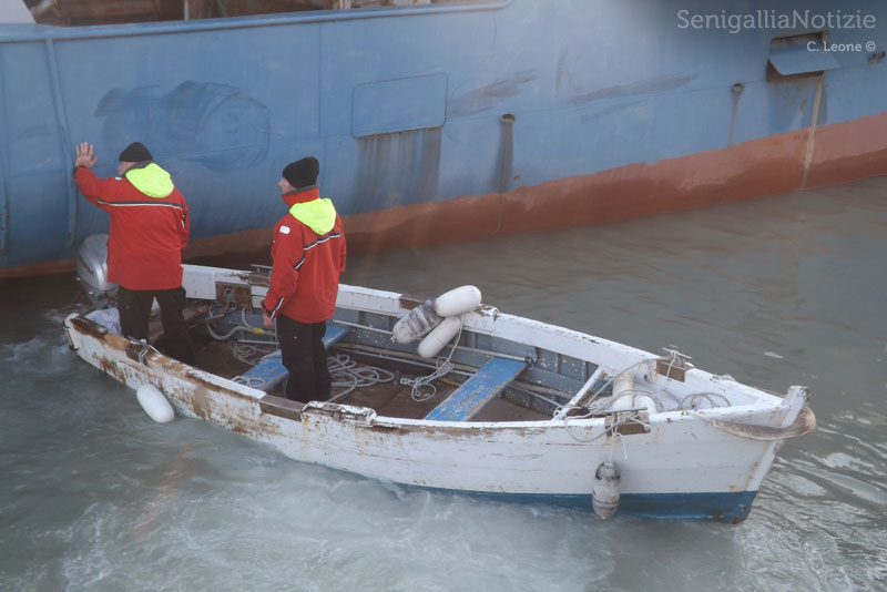 Operazioni di "parcheggio" della motonave