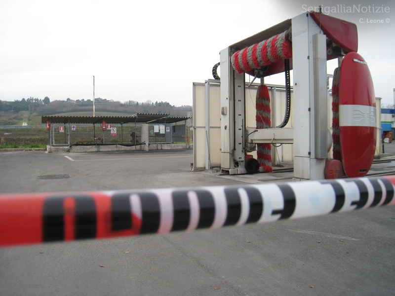 L'impianto per il rifornimento di metano per auto in via Mattei a Senigallia