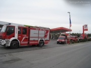 I mezzi dei Vigili del Fuoco di Senigallia davanti all\'impianto