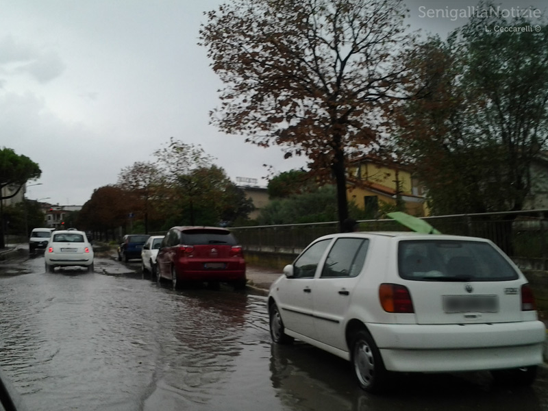 Acqua in strada su via Rovereto