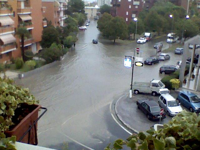 Un lago tra via delle Viole e via delle Genziane