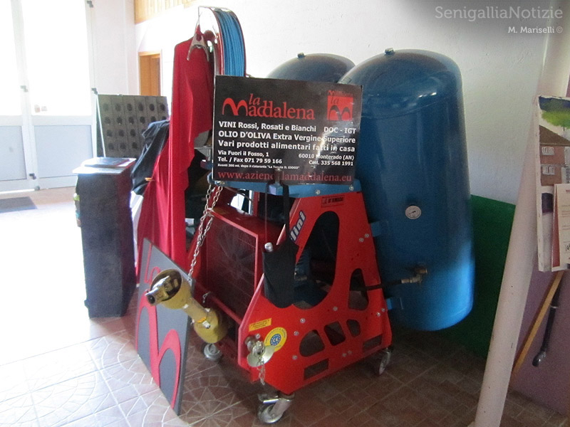 Macchinario per la raccolta delle olive dell'azienda La Maddalena di Monterado