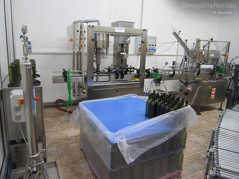 Macchinario per l'imbottigliamento dell'azienda La Maddalena di Monterado