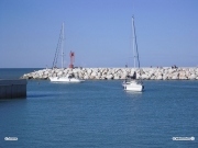 05/10/2010 - Barche che entrano nel porto di Senigallia
