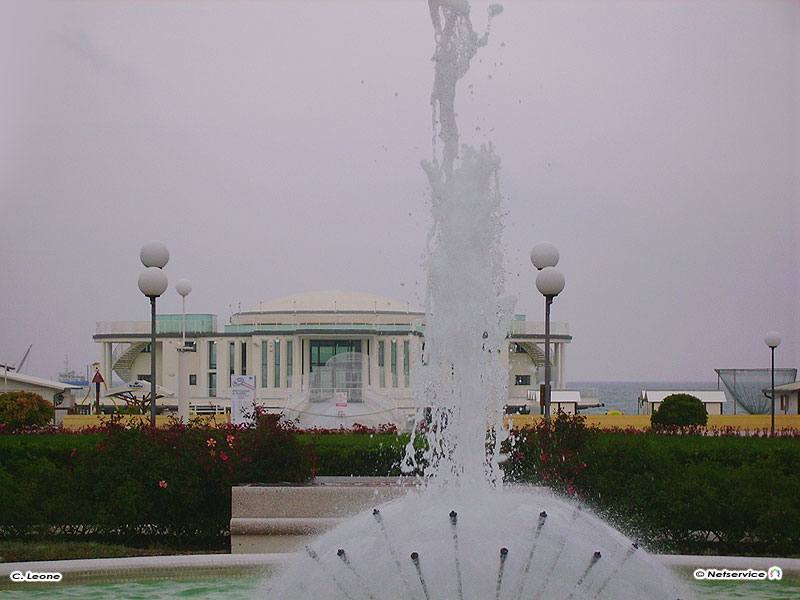 05/10/2009 - Senigallia, fontana in Piazza della Libertà