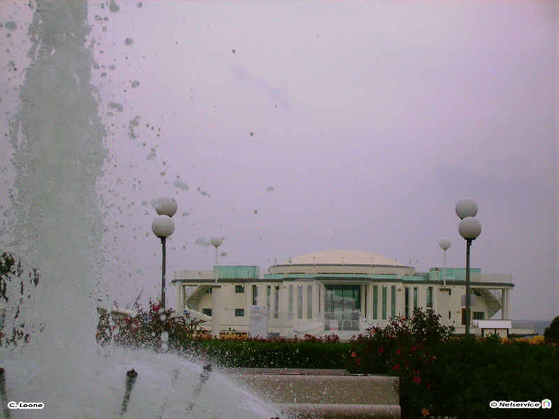 06/10/2009 - Senigallia, fontana in Piazza della Libertà