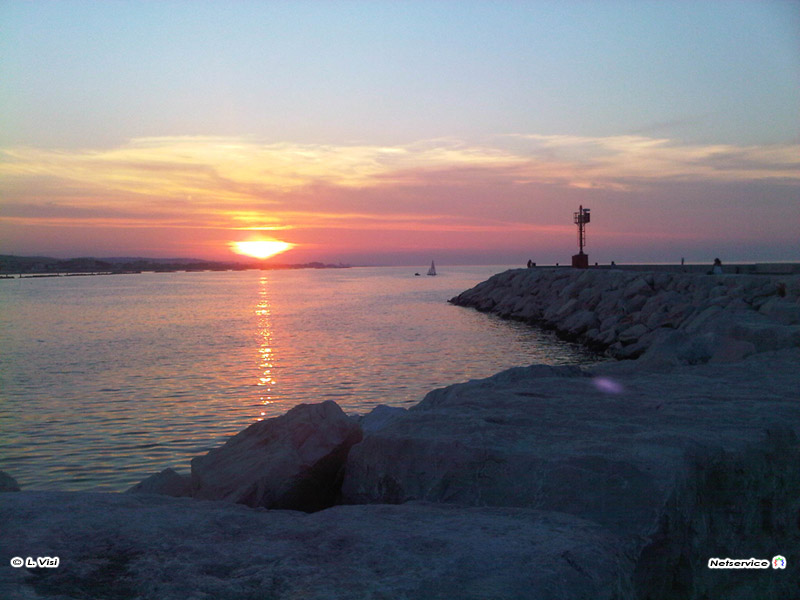 12/07/2010 - Senigallia, tramonto al molo