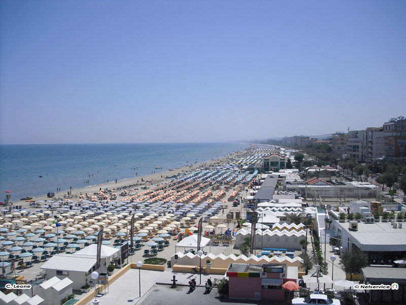 27/07/2010 - Senigallia, panorama della spiaggia di levante