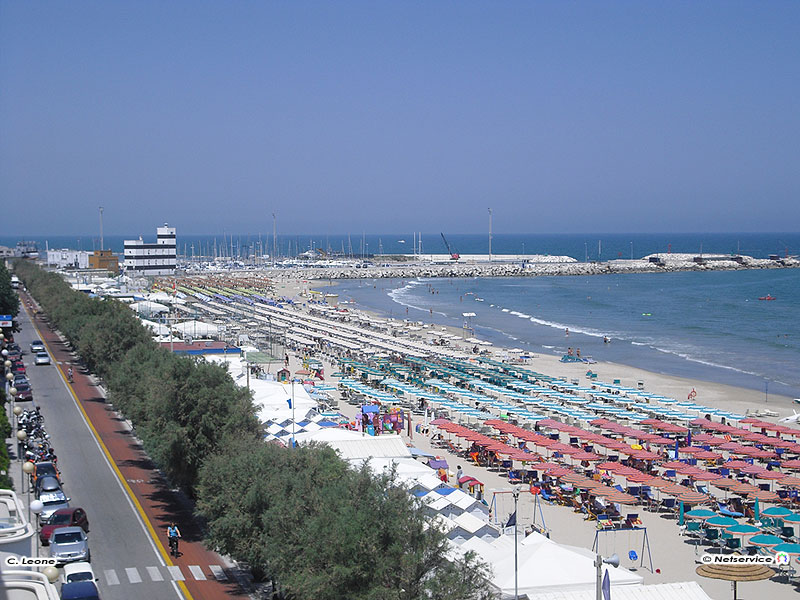 28/07/2010 - Senigallia, panorama della spiaggia di levante