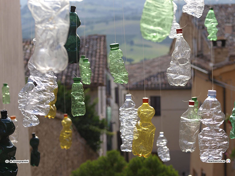 26/08/2010 - Bottiglie di plastica - Foto di Renato Gasperini
