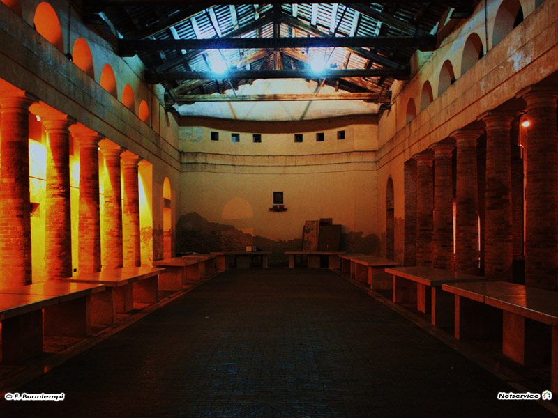 10/11/2010 - Senigallia, la pescheria del Foro Annonario - Foto di Francesco Buontempi