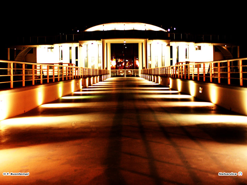 26/11/2010 - Senigallia, la Rotonda in notturna - Foto di Francesco Buontempi