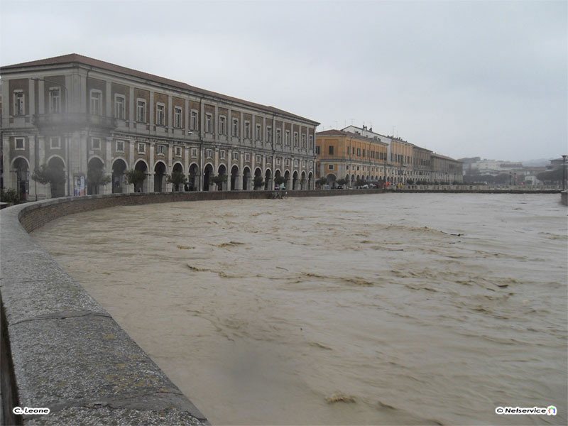 03/03/2011 - Il fiume Misa in piena a Senigallia