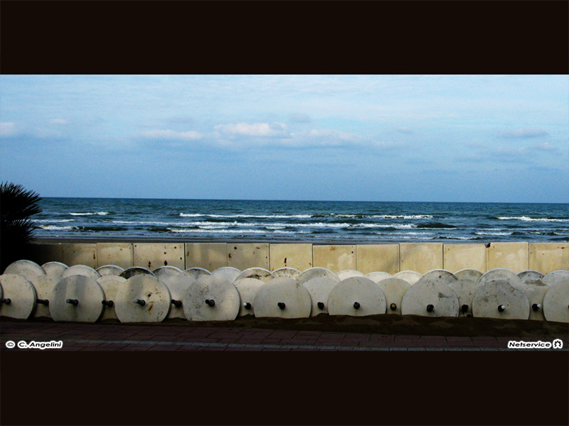 06/04/2011 - "Barriere artificiali" a Senigallia