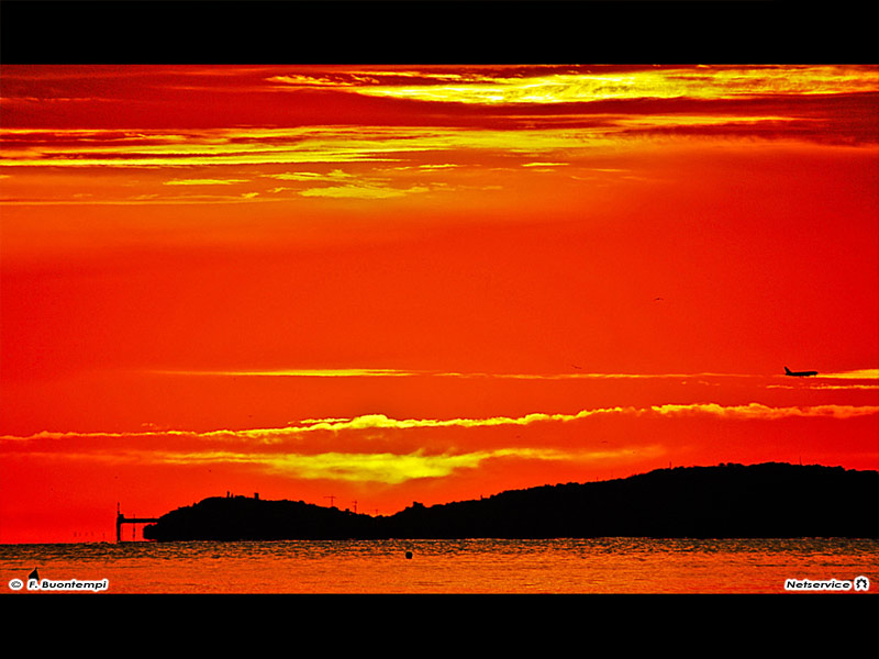 28/06/2011 - In arrivo da un cielo rosso fuoco