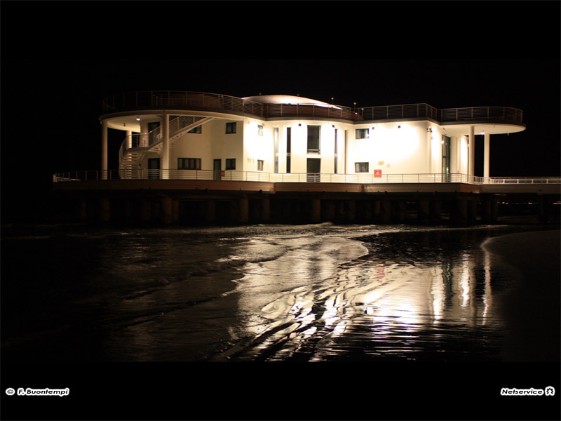 29/06/2011 - Rotonda a mare di Senigallia in notturna