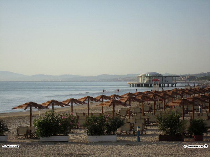 11/07/2011 - Spiaggia di velluto con vista della Rotonda di Senigallia