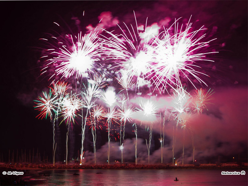 23/08/2011 - Fuochi d'artificio dal porto di Senigallia
