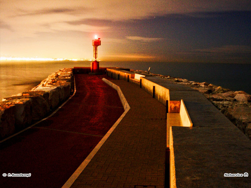 28/09/2011 - Il passeggio del porto di Senigallia