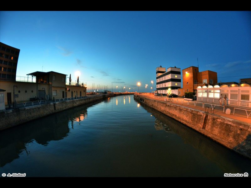 03/11/2011 - Crepuscolo sul porto di Senigallia