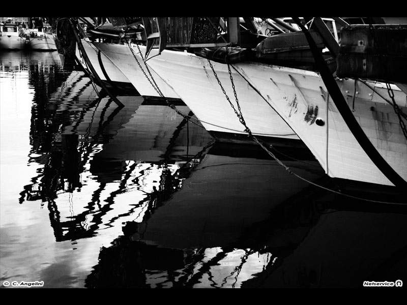 15/12/2011 - Pescherecci fermi al porto di Senigallia