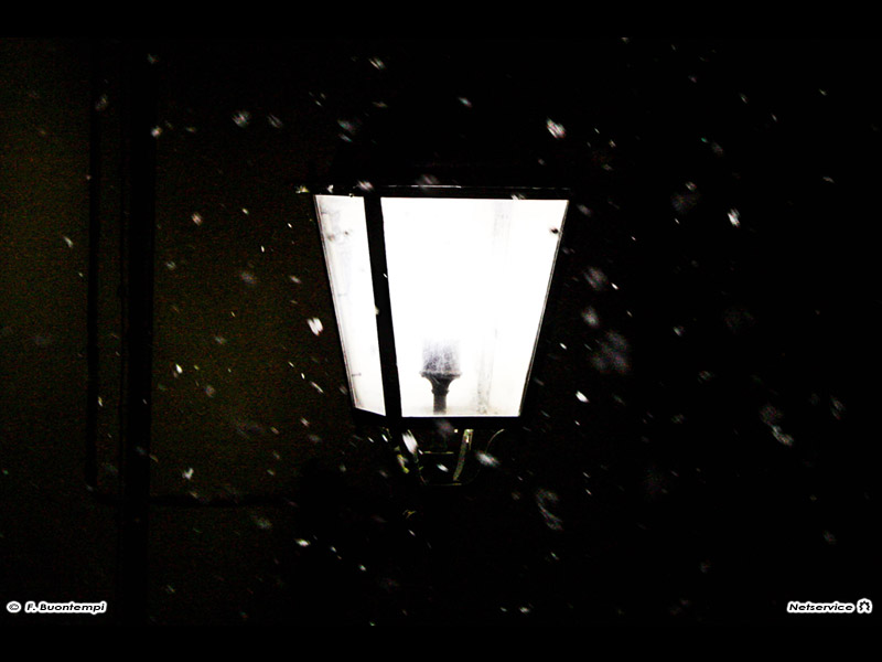 29/12/201 - Lampione tra la neve